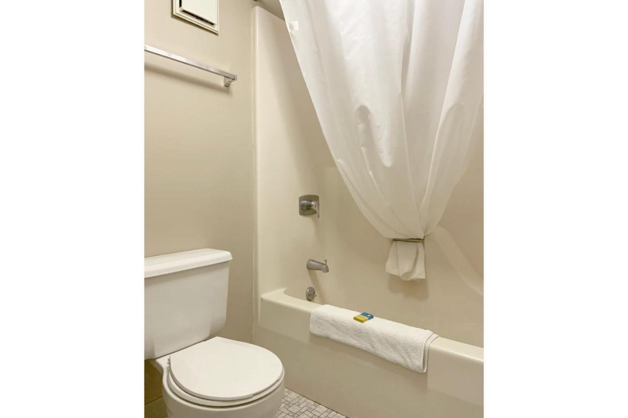 Paris Inn And Suites Esterno foto